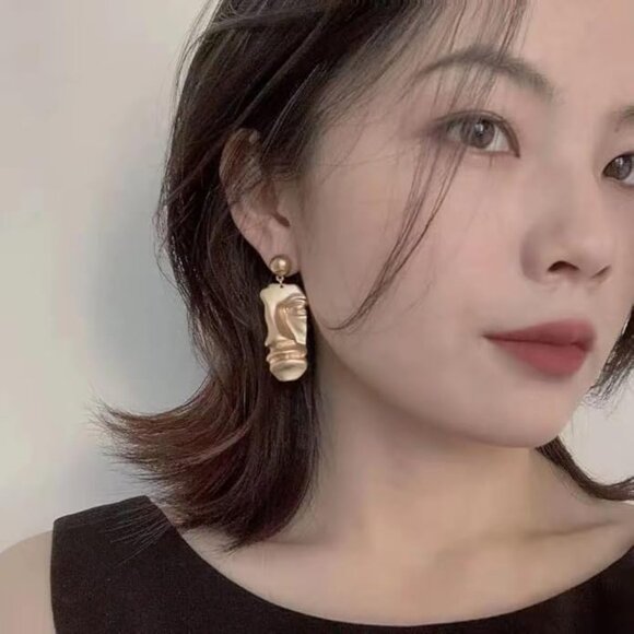 “Half Face” Greek God Broken Shattered Sculpture Theatre Masquerade Mask Earring - Picture 4 of 5